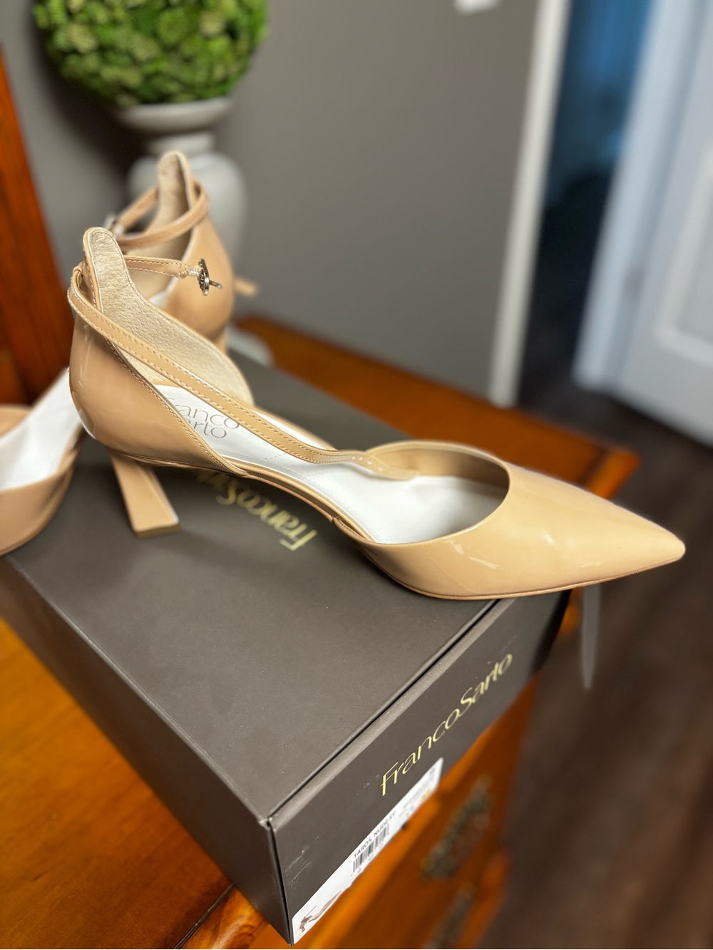 Nude Pointed-Toe Ankle-Strap Pumps size 11 - Picture 2 of 6